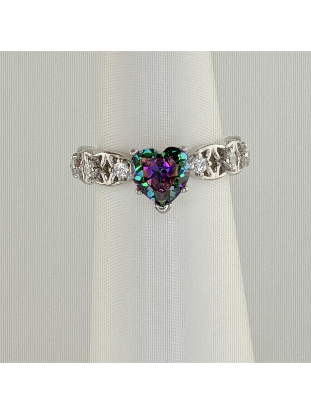 Ryze Party Ring Size 6 White Frost & Mystic Crystal Heart .925 Sterling Silver